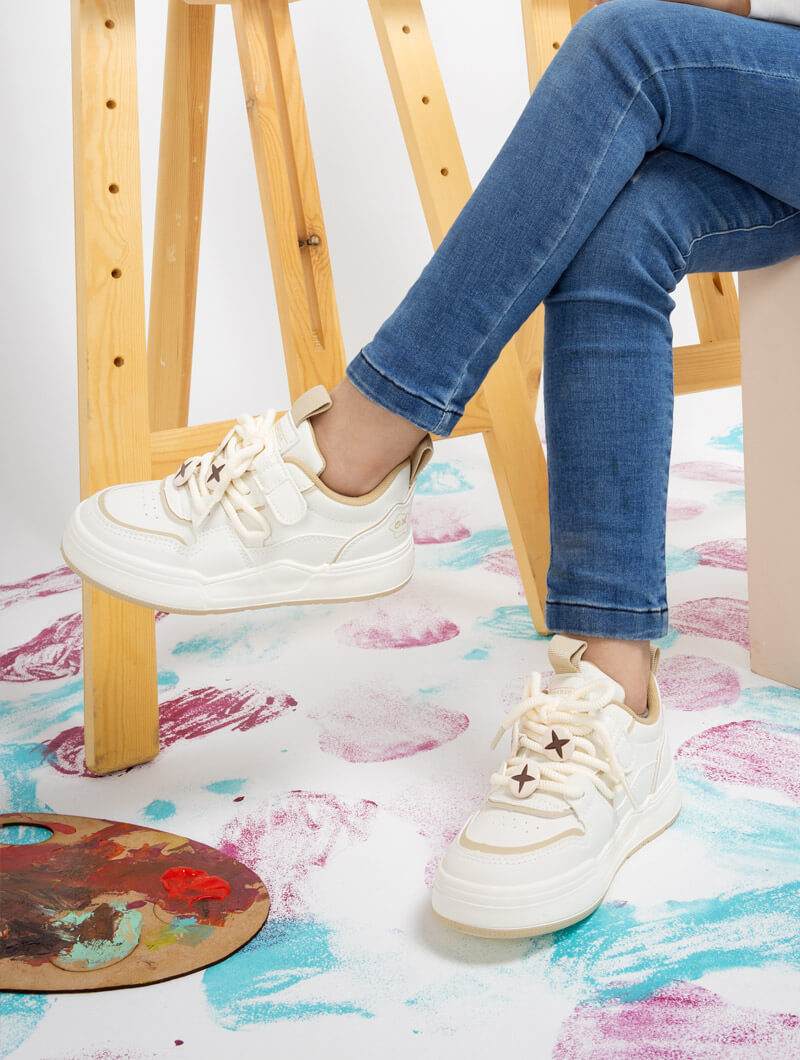 Baskets à détails à lacets